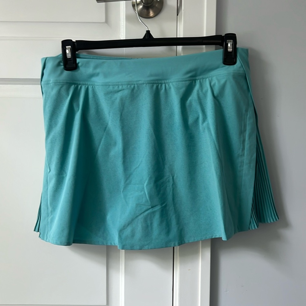 Lululemon athletic skirt, size 12, good condition, teal